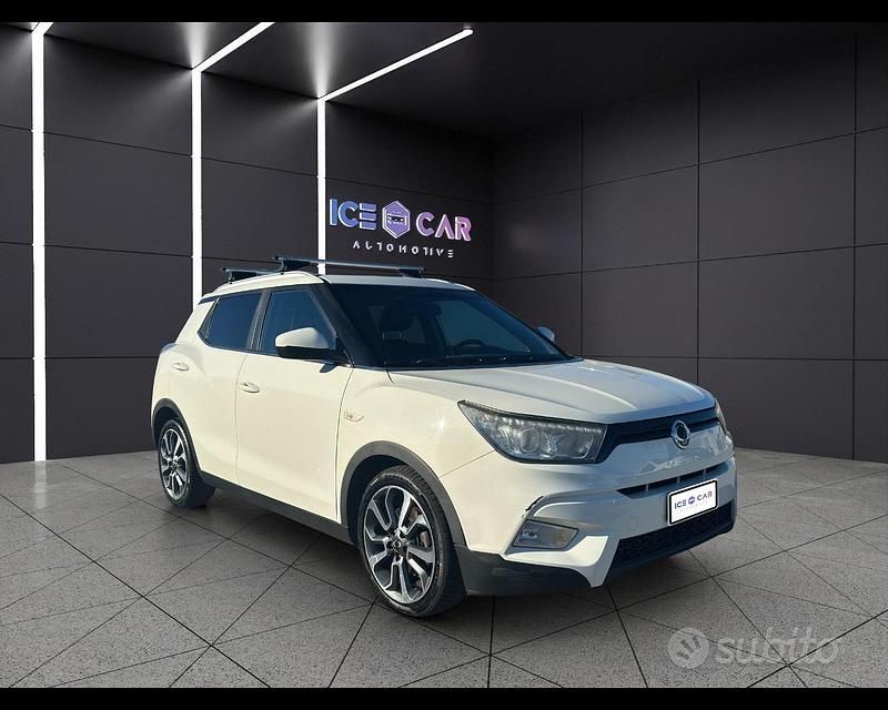 Usata Ssangyong (KGM) Tivoli 115 CV (84 kW) 2016 Bianco SUV