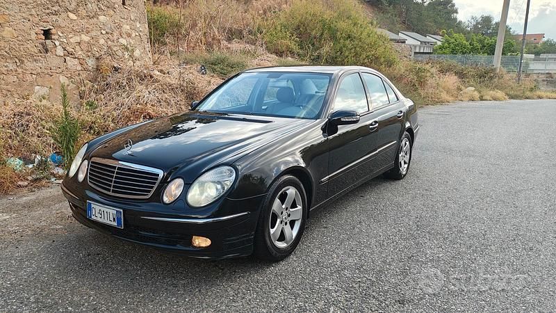 Usata Mercedes E220 150 CV (110 kW) 2003 Nero Berlina
