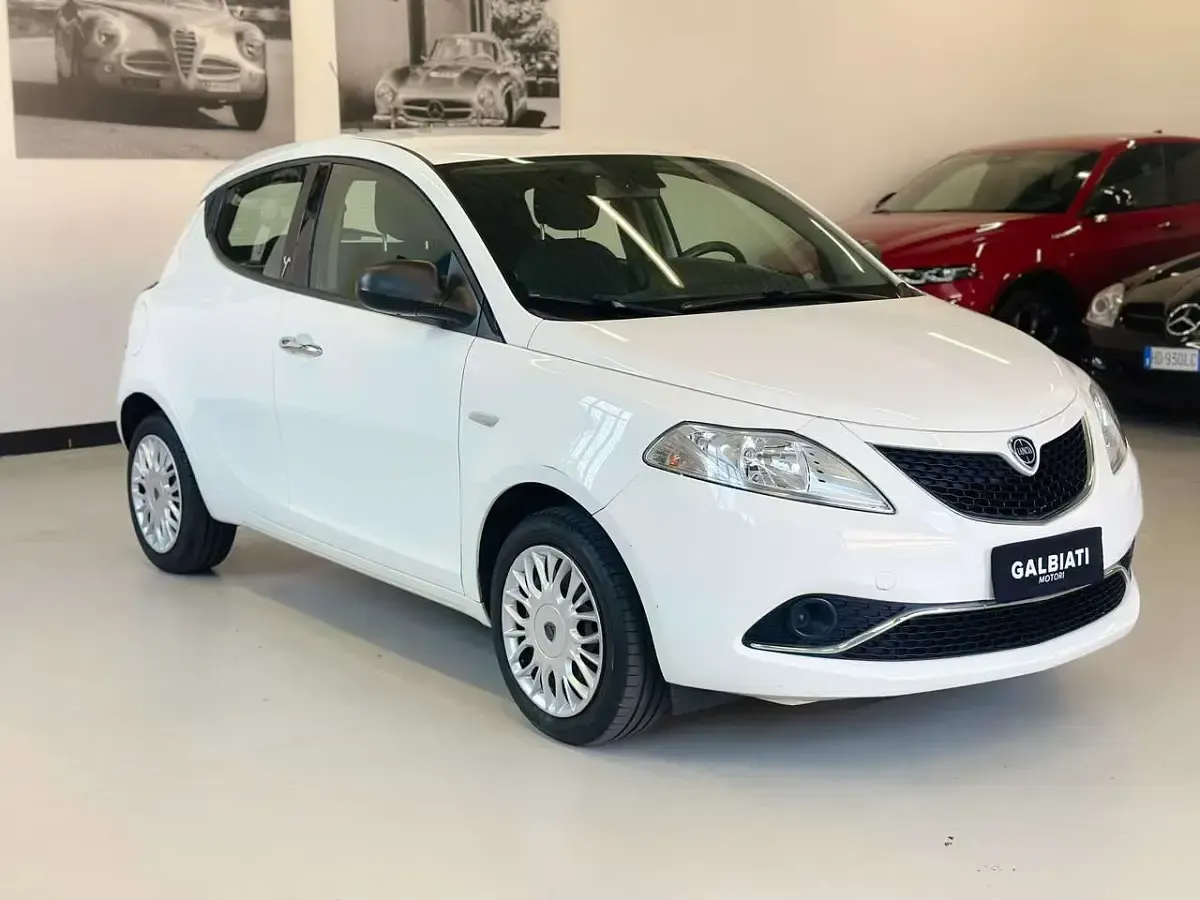 Usata Lancia Ypsilon Silver 69 CV (50 kW) 2016 Bianco Utilitaria