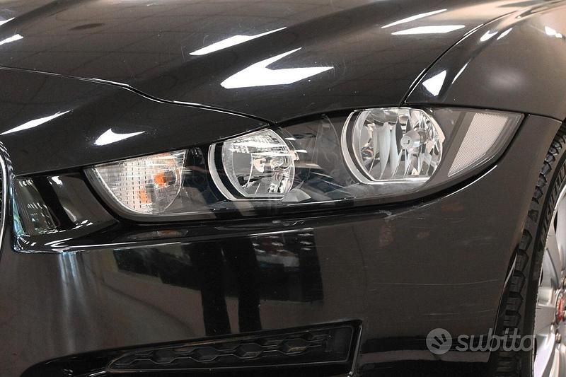 Usata Jaguar XE 180 CV (132 kW) 2016 Nero Berlina