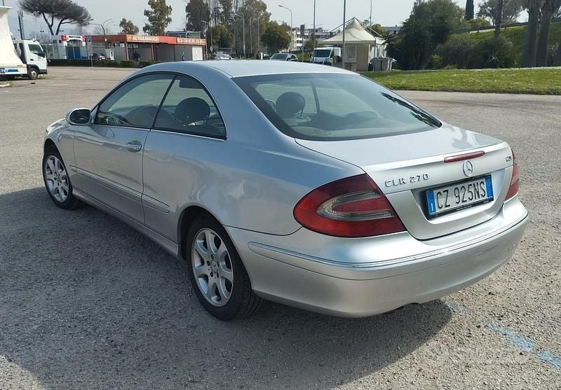 Usado Mercedes CLK270 170 CV (125 kW) 2005 Gris Coupe