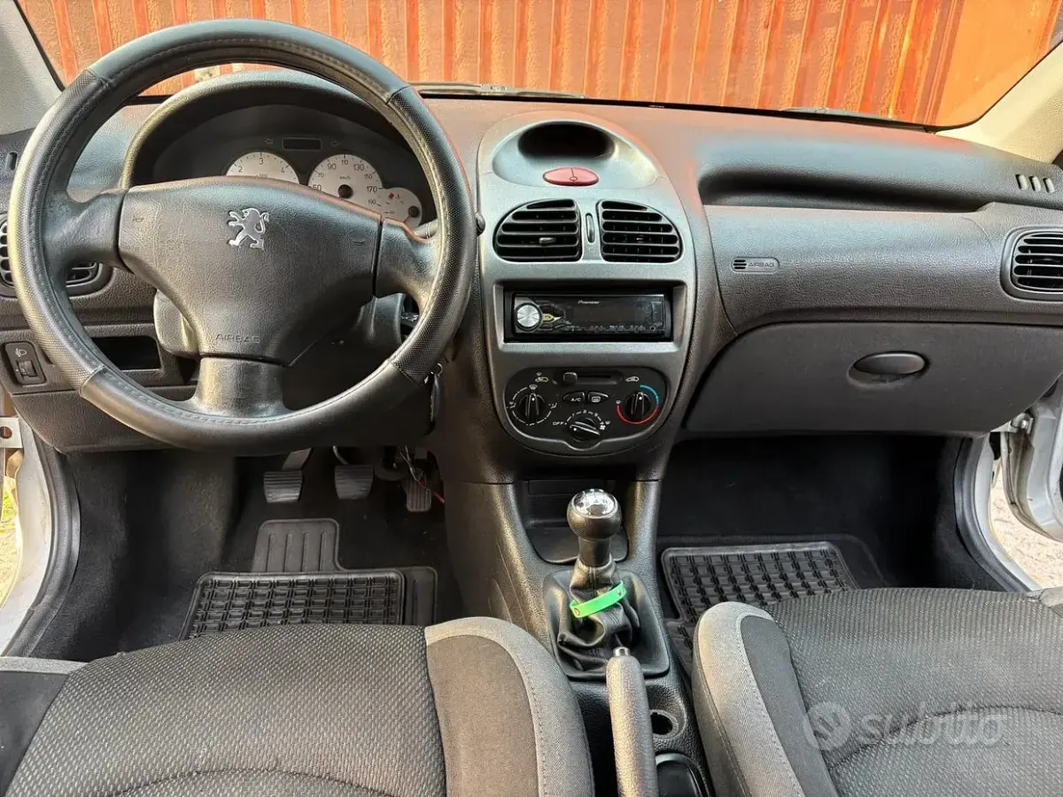 Usata Peugeot 206 68 CV (50 kW) 2006 Berlina