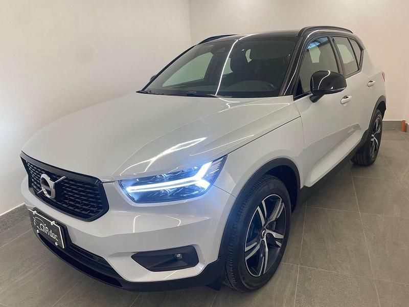 Perlato Usata 2021 Volvo XC40 R-Design SUV | 24.400 € (Buon prezzo) - Immagine 1/4