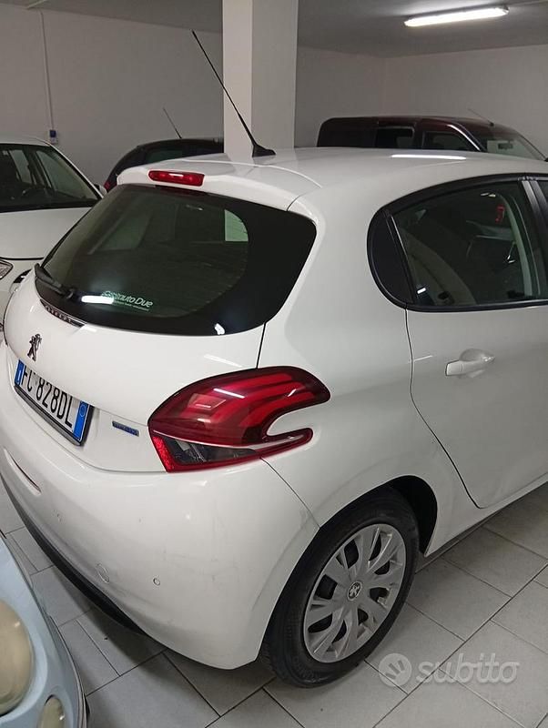 Usata Peugeot 208 92 CV (67 kW) 2016 Bianco Utilitaria