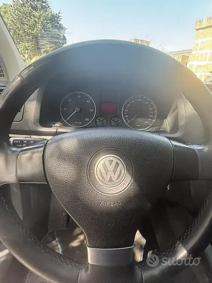 Usata VW Golf IV 105 CV (77 kW) 2006 Blu Berlina