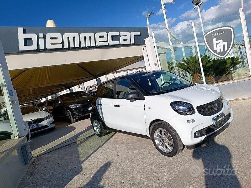 Bianco(met.) Usata 2019 Smart ForFour Passion Utilitaria | 13.600 € (Buon prezzo) - Immagine 1/4