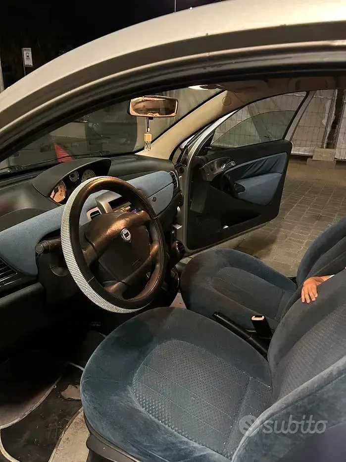 Usata Lancia Ypsilon 69 CV (50 kW) 2004 Grigio Utilitaria