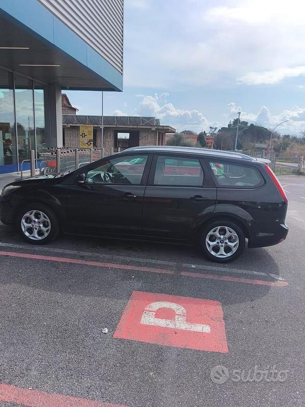 Usata Ford Focus Trend 109 CV (80 kW) 2010 Nero Station wagon