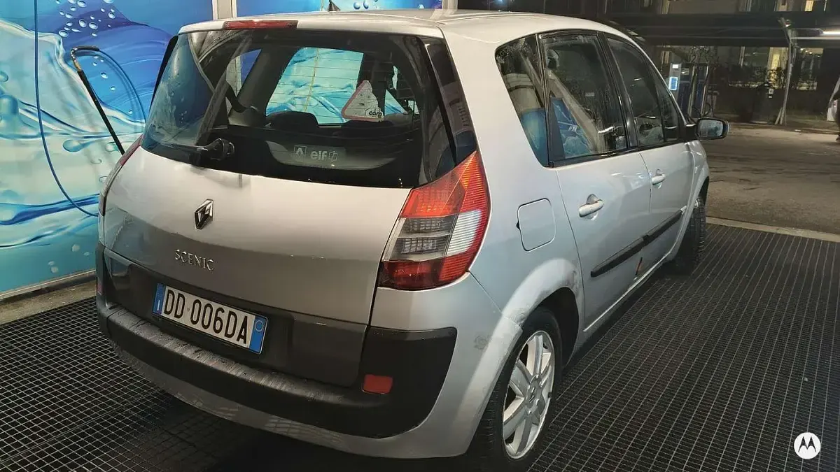 Usata Renault Scénic II Exception 106 CV (77 kW) 2006 Monovolume