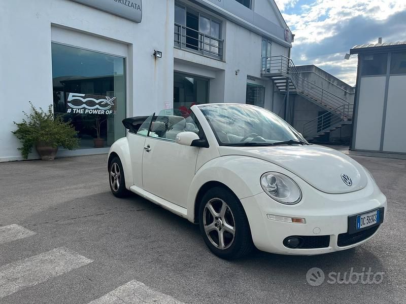 Usata VW New Beetle 105 CV (77 kW) 2004 Bianco Utilitaria