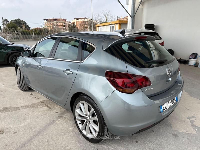 Usata Opel Astra Cosmo 125 CV (91 kW) 2012 Grigio Berlina