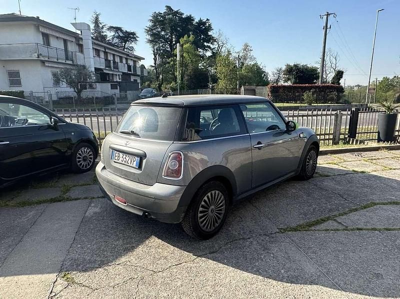 Usata Mini Cooper 75 CV (55 kW) 2010 Grigio Utilitaria