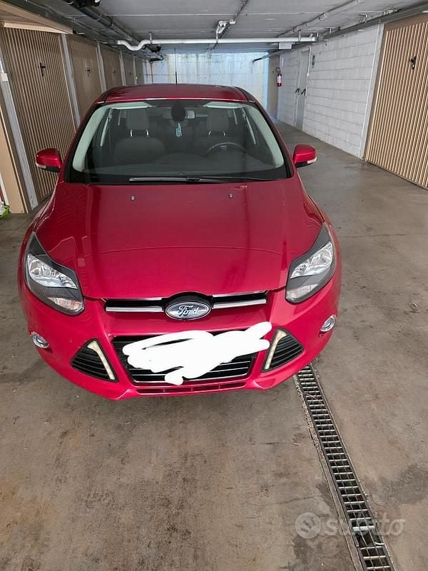 Usata 2011 Ford Focus Tre volumi | 6500 € (Ottimo prezzo) - Immagine 1/4