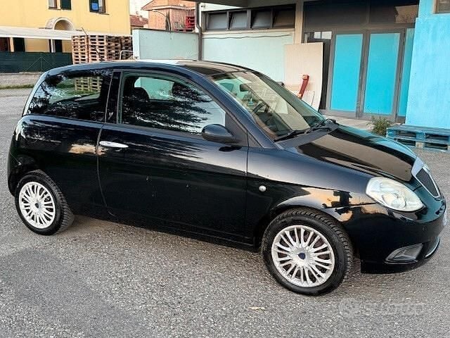 Usata Lancia Ypsilon 60 CV (44 kW) 2009 Nero Utilitaria