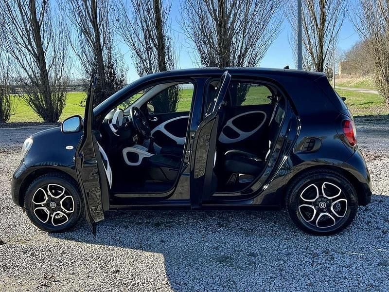 Usata Smart ForFour Prime 71 CV (52 kW) 2015 Nero Utilitaria