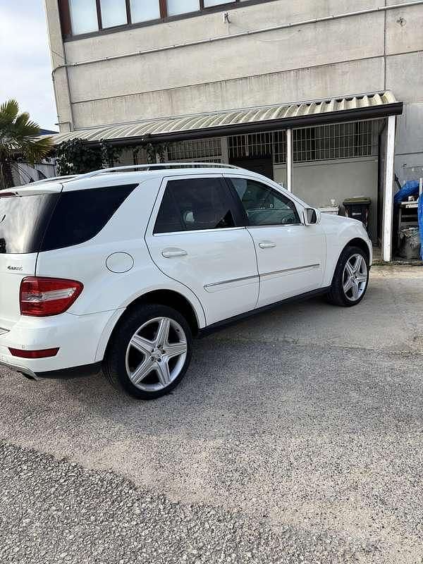 Usata Mercedes ML320 Premium 224 CV (164 kW) 2009 Bianco SUV