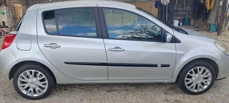 Usata Renault Clio II LE 86 CV (63 kW) 2007 Grigio Berlina
