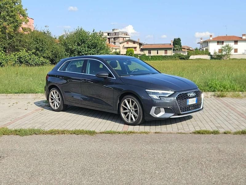 Grigio Usata 2020 Audi A3 Business Tre volumi | 25.900 € (Molto cara) - Immagine 1/4