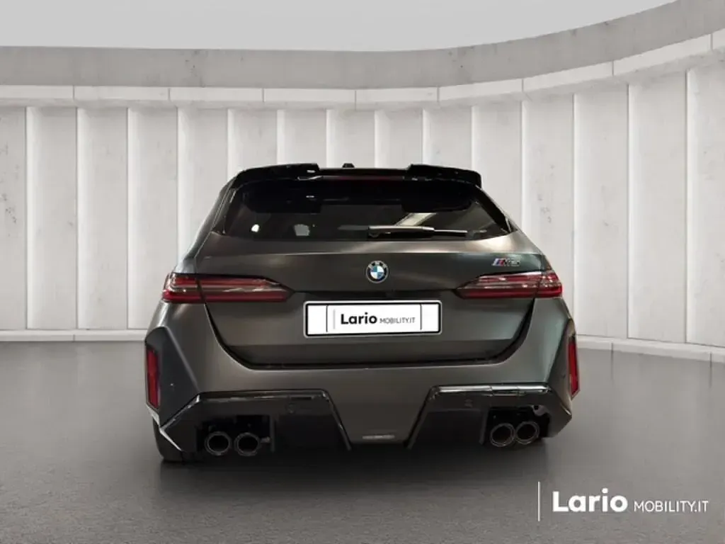 Usata BMW M5 Comfort Edition 727 CV (534 kW) 2025 Grigio Station wagon