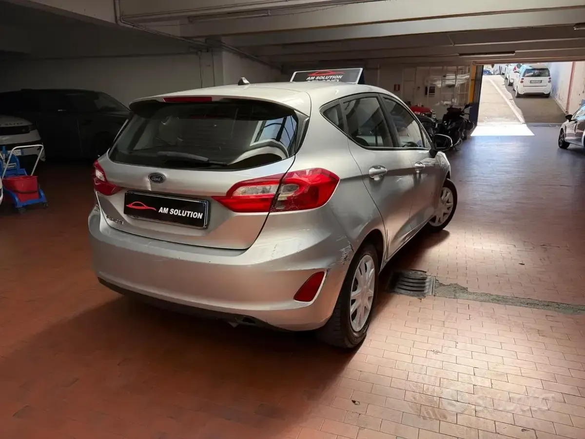 Usata Ford Fiesta 86 CV (63 kW) 2018 Grigio Utilitaria