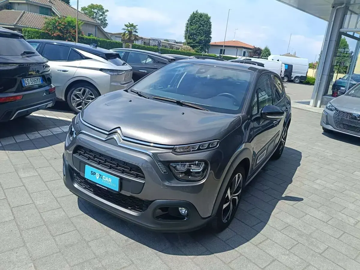 Usata Citroën C3 Shine 110 CV (80 kW) 2022 Grigio platinum / tetto nero Utilitaria