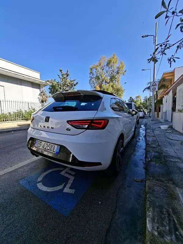 Usata Seat Leon SC FR 122 CV (89 kW) 2013 Bianco Utilitaria