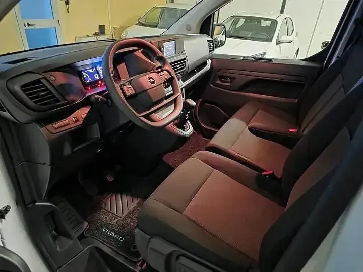 Usata Opel Vivaro-e Combi 119 CV (87 kW) 2024 Bianco Monovolume