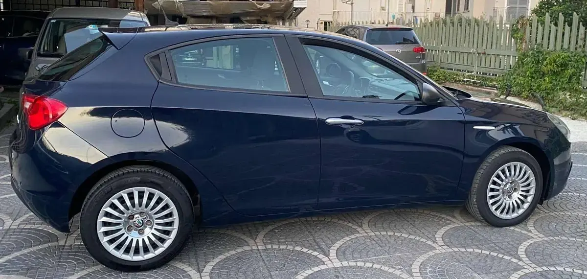 Usata Alfa Romeo Giulietta 120 CV (88 kW) 2018 Blu/azzurro Utilitaria
