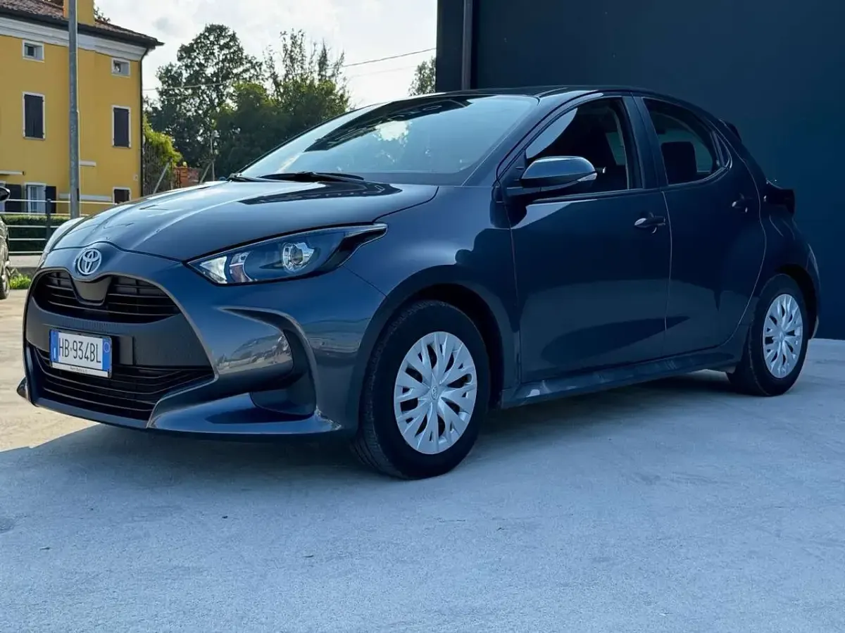 Usata Toyota Yaris Hybrid Active 92 CV (67 kW) 2025 Other Berlina