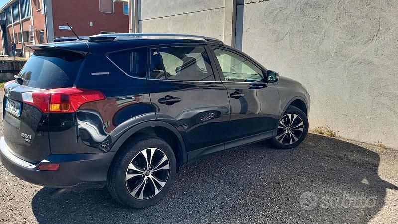 Usata Toyota RAV4 Active 124 CV (91 kW) 2014 Nero Berlina