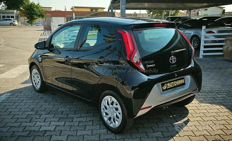 Usata Toyota Aygo X-play 72 CV (52 kW) 2021 Nero Utilitaria