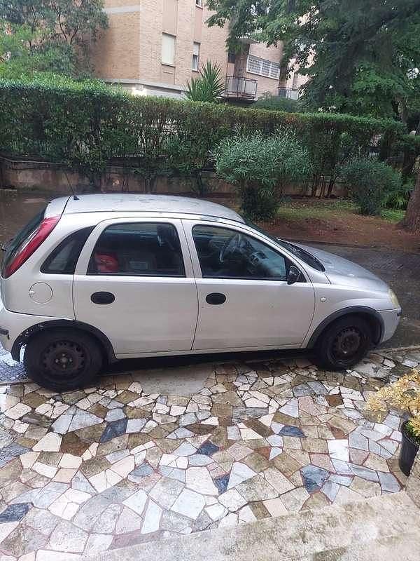 Usata 2004 Opel Corsa Enjoy Tre volumi | 1300 € (Buon prezzo) - Immagine 1/4