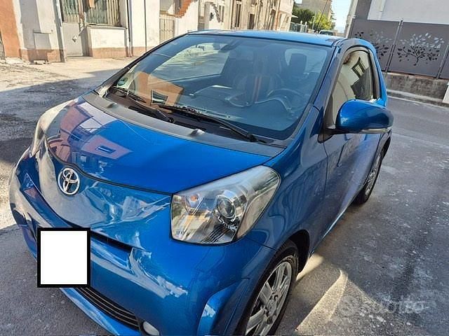 Blu Usata 2010 Toyota iQ Lounge Due volumi | 10.500 € - Immagine 1/4