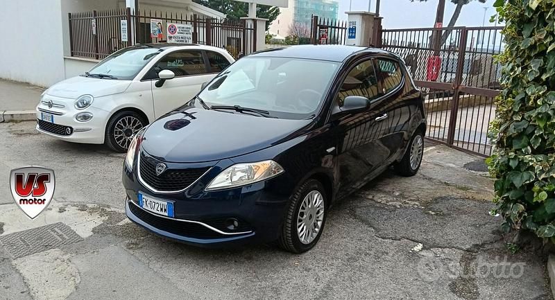 Usata Lancia Ypsilon Gold 69 CV (50 kW) 2017 Blu Utilitaria