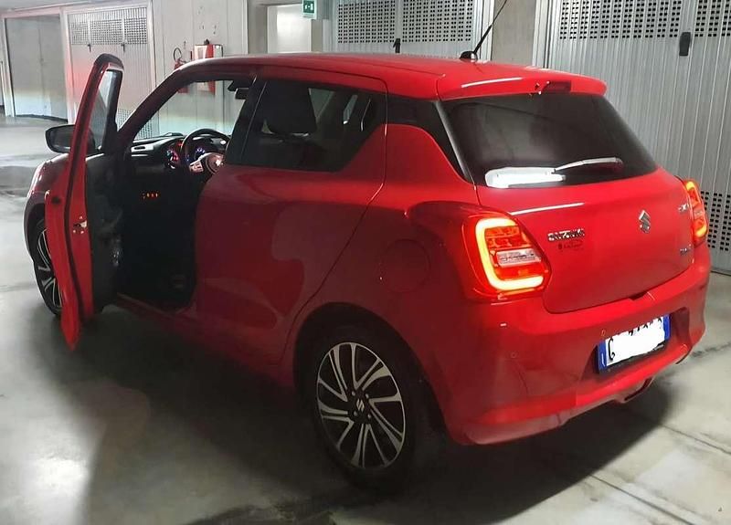 Usata Suzuki Swift 83 CV (61 kW) 2020 Rosso Berlina
