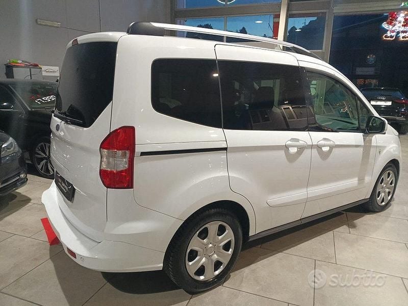 Usata Ford Tourneo Courier S 75 CV (55 kW) 2020 Bianco Monovolume