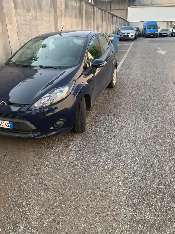 Usata Ford Fiesta 92 CV (67 kW) 2015 Blu Utilitaria