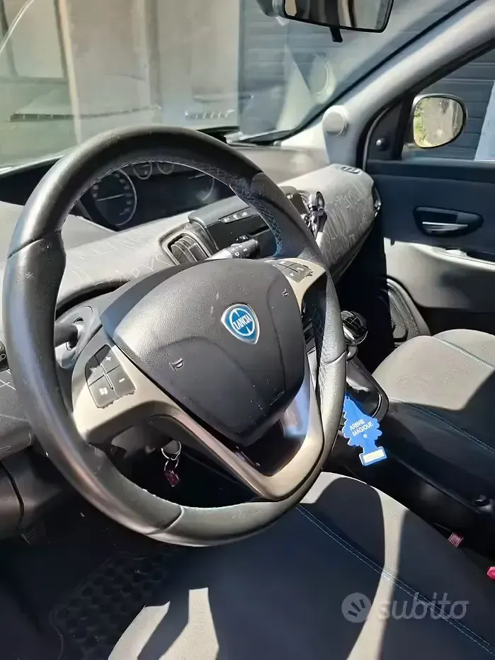 Usata Lancia Ypsilon 80 CV (58 kW) 2013 Bianco Utilitaria