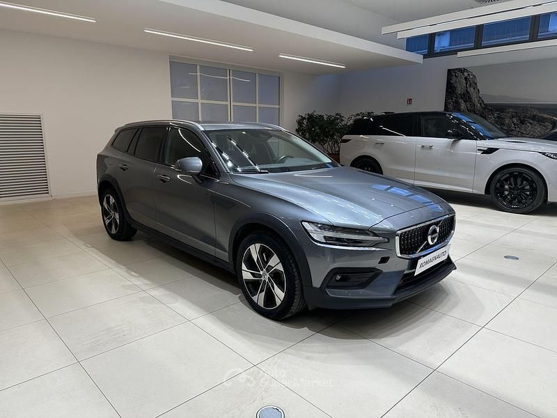 Usata Volvo V60 CC Business Edition 197 CV (144 kW) 2020 Grigio Station wagon