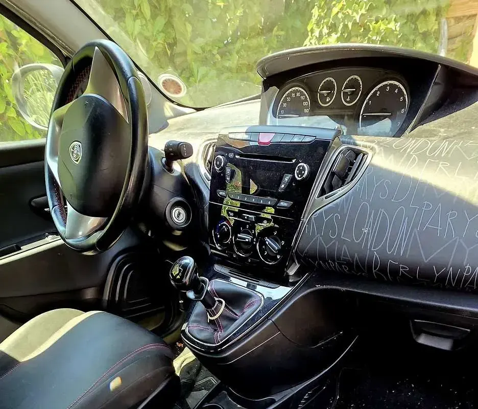 Usata Lancia Ypsilon 77 CV (56 kW) 2013 Utilitaria