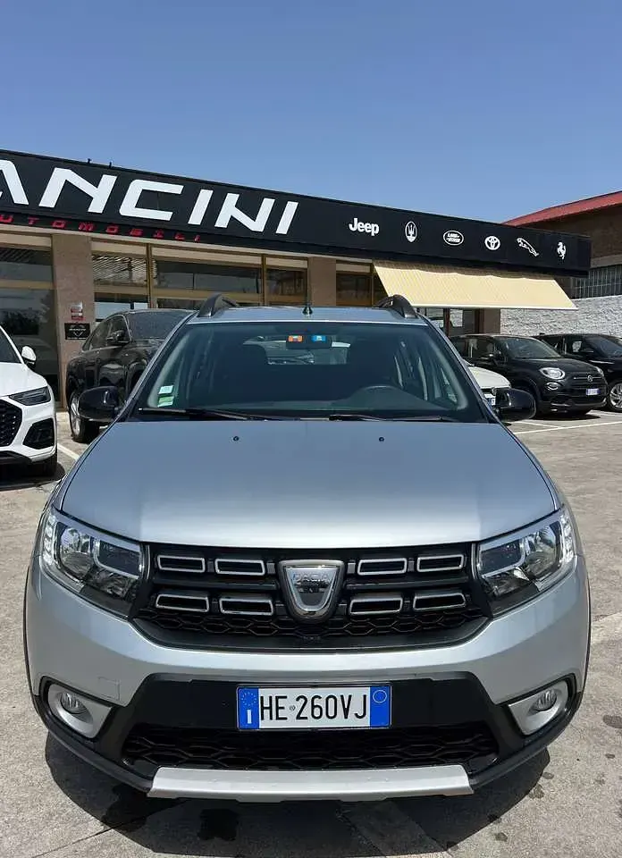 Usata Dacia Sandero Lauréate 90 CV (66 kW) 2020 Grigio Berlina