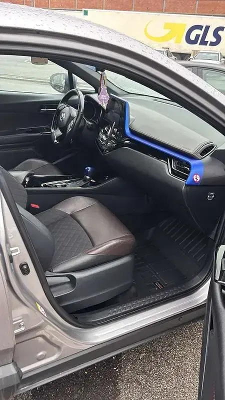 Usata Toyota C-HR Lounge 98 CV (72 kW) 2017 SUV