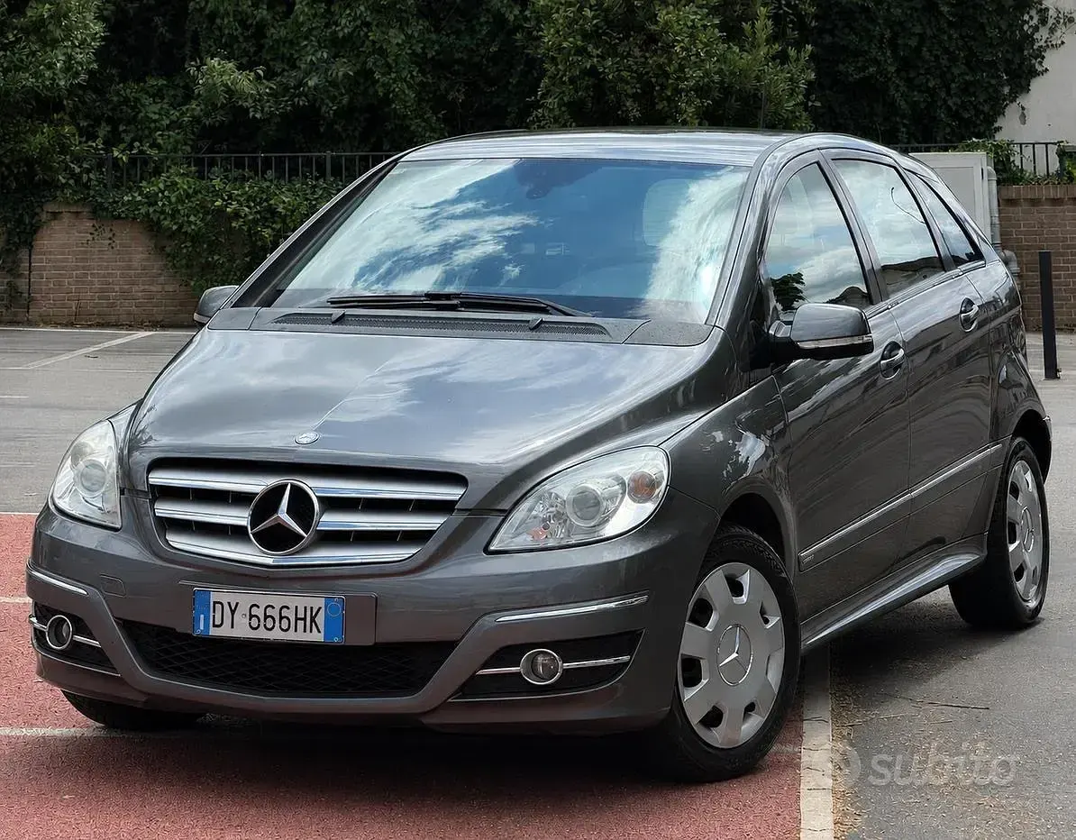 Usata Mercedes B180 Chrome 109 CV (80 kW) 2010 Marrone Monovolume