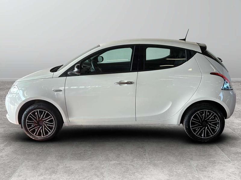 Usata Lancia Ypsilon Silver 69 CV (50 kW) 2024 Bianco neve Utilitaria