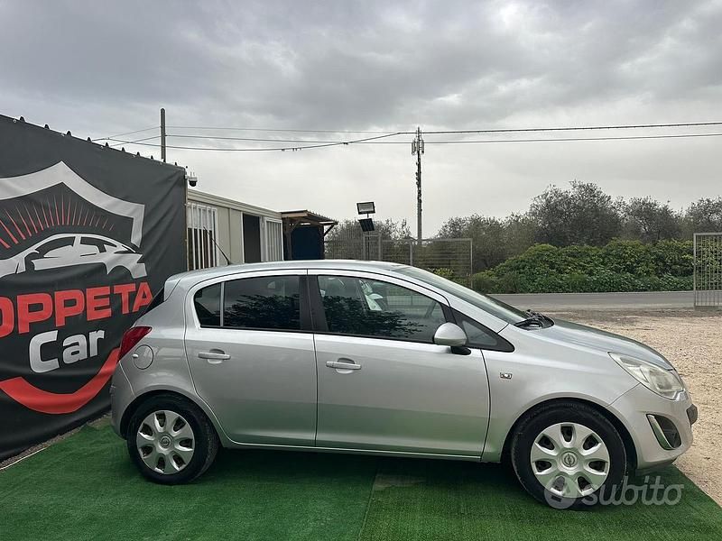 Usata Opel Corsa 75 CV (55 kW) 2013 Grigio Utilitaria