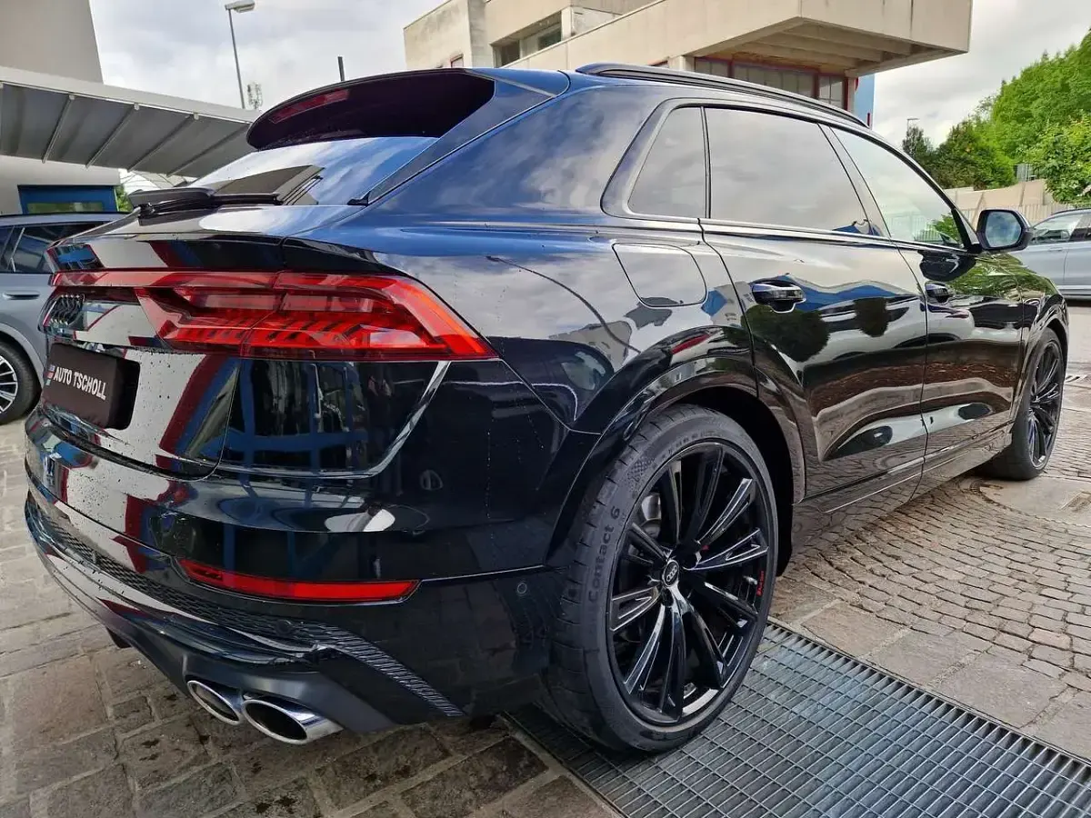Usata Audi SQ8 Ambiente 507 CV (372 kW) 2022 Mythosschwarz metallic SUV