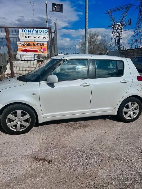 Usata 2009 Suzuki Swift Tre volumi | 2700 € (Buon prezzo) - Immagine 1/4