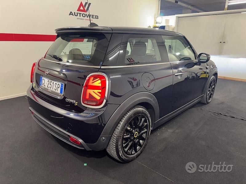 Usata Mini Cooper SE 75 kW (102 CV) 2022 Nero Utilitaria