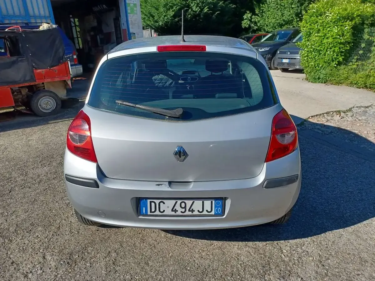 Usata Renault Clio II 75 CV (55 kW) 2006 Other Berlina
