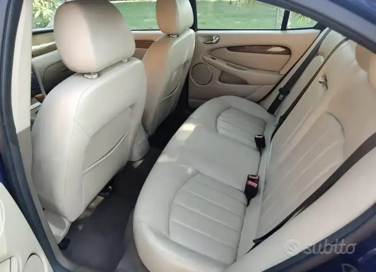 Usata Jaguar X-type 230 CV (169 kW) 2001 Bluazzurro Berlina
